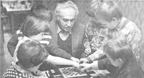 Живая доска. Журнал "64 - шахматное обозрение", август 1990 г.